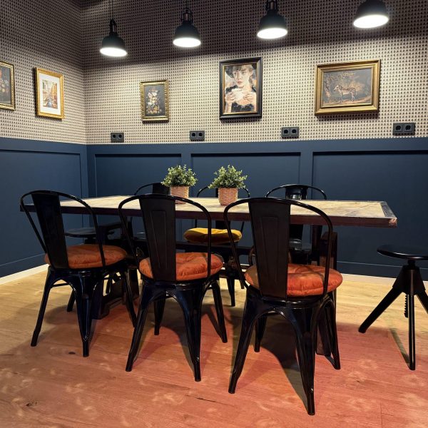 Miete unseren Club mit Wohnzimmer Ambiente